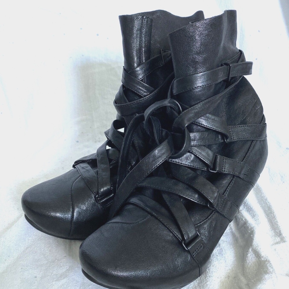 Tsubo Sidon Leather Lace Up Hidden Wedge Boots Size 5US/ 35UK Black S/N 8098